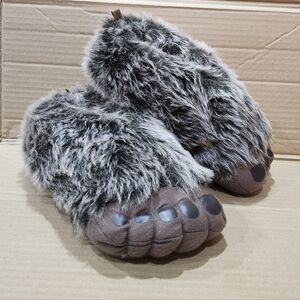 Size 4-5 Boys Fuzzy Big Foot Slippers